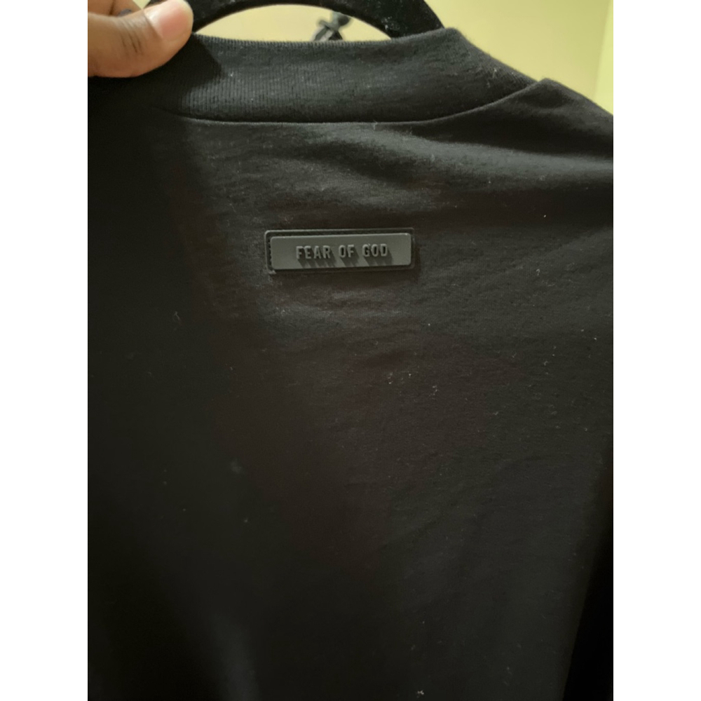 NWT Men's Fear of God Essentials T-Shirt Medium or Large Black V-Neck - Picture 4 of 8